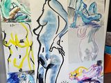 un tableau représentant une femme debout à côté d'un tableau représentant un homme