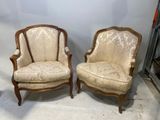 paire de chaises anciennes avec dossier et accoudoirs rembourrés