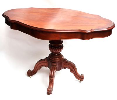 une image d'une table en bois sur fond blanc