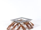 image d'une table en bois avec un plateau en verre sur fond blanc