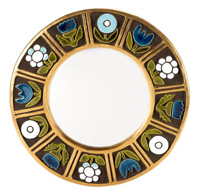 une photo d'une assiette décorative ornée de fleurs