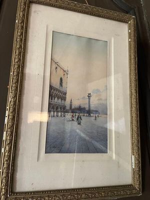 une photo d'un tableau accroché au mur
