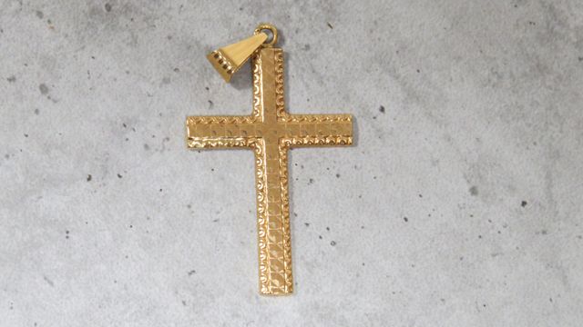 Pendentif croix en or 750‰. En règle. Poids brut : 1,86gr