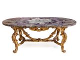 une image d'une table avec un plateau en marbre