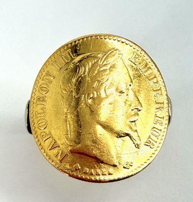 l'image d'une pièce d'or sur laquelle figure le visage d'un homme