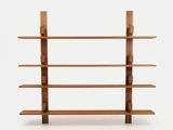 une image représentant une étagère en bois comportant quatre tablettes de chaque côté