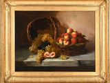 un tableau représentant une corbeille de fruits posée sur une table, à côté d'une corbeille de raisins