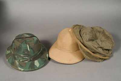 FRANCE. Casque colonial 1931, sable, étiquette « Idéal Casqu…