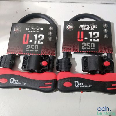 lot de deux antivols de vélo noirs et rouges, ornés de chiffres rouges