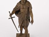 statue en bronze représentant un soldat romain tenant une épée et un bouclier