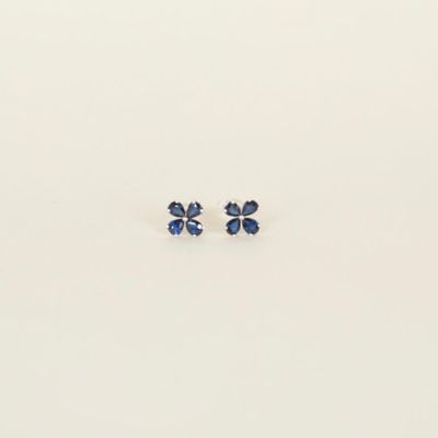 Paire de boutons d'oreilles stylisant des fleurs, en or blan…