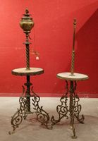 Deux lampadaires en laiton et bronze, tablettes en albâtre g…