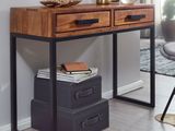 une table en bois avec deux tiroirs et un miroir accroché au mur