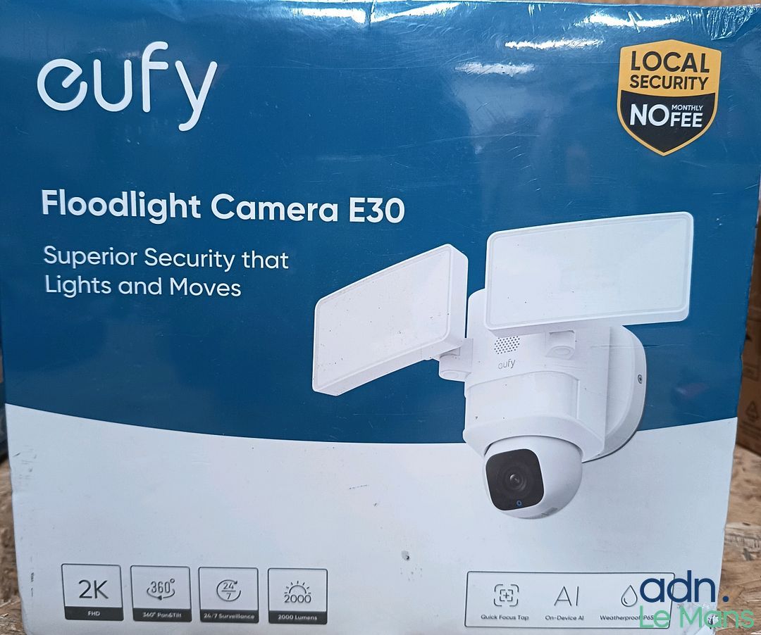 Caméra de sécurité extérieure connectée EUFY Floodlight Came…