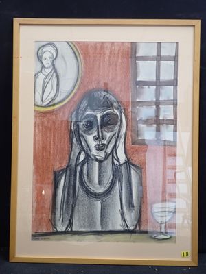dessin encadré représentant une femme portant des lunettes de soleil, assise à une table devant une fenêtre