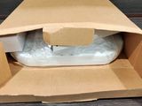 une boîte en carton contenant un rouleau de papier toilette