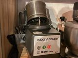 a picture of a mixer and a blender on a shelf