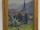 une peinture à l'huile représentant une église dans un champ verdoyant, avec un arbre au premier plan