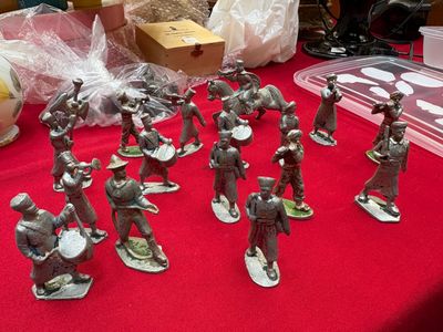 Collection de figurines en métal représentant soldats cavaliers et fan - Photo 1