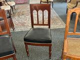 many chairs that are sitting in a room together