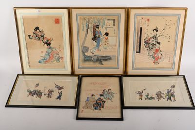 quatre tableaux asiatiques encadrés représentant des femmes et des enfants sur fond blanc