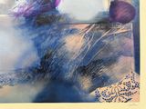 une peinture représentant un vase de fleurs sur une table