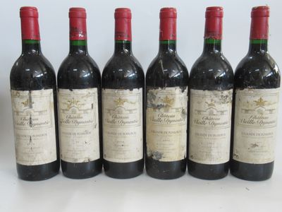 six bouteilles de vin rouge alignées