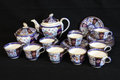 many cups and saucers that are sitting on a table