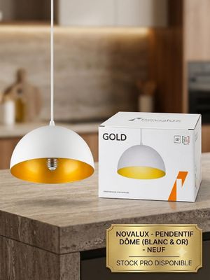 une lampe blanche et jaune suspendue au-dessus d'un îlot de cuisine