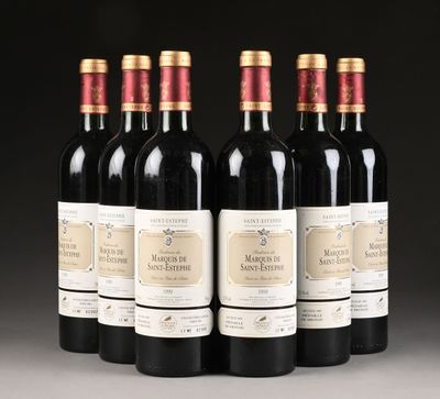 six bouteilles de vin sont alignées dans une rangée