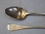 two spoons that are sitting next to each other