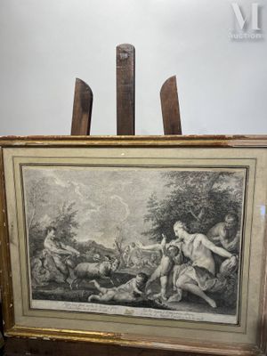 une vieille photo représentant un tableau posé sur un chevalet, avec un cadre en bois