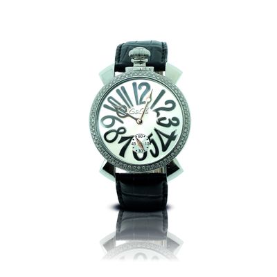 une montre en noir et blanc avec des diamants sur le cadran