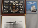 une photo d'une photo d'un avion et une photo d'un bateau