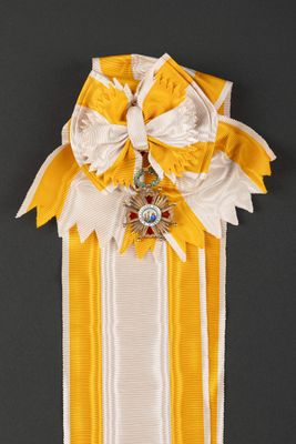 an image of a ribbon with a star on top of it