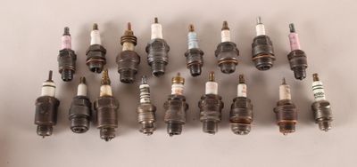 Ensemble d'une quinzaine de bougies, différents diamètre de …