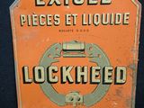 un panneau orange sur lequel est inscrit « exigez pièces et liquide »