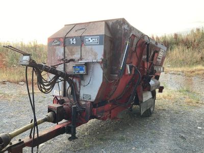 une image représentant un tracteur attelé à une remorque