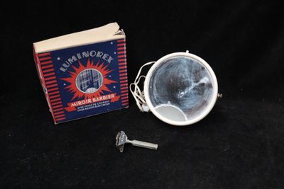 Miroir barbier électrique en bakélite dans sa bo…