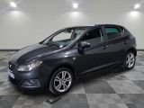 la photo d'une voiture grise garée dans un garage