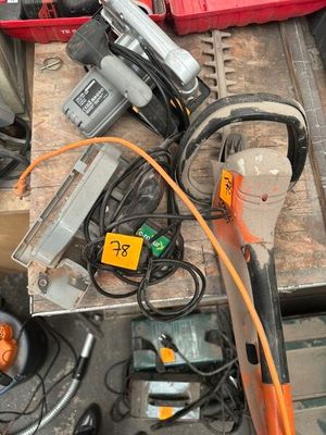 a lot of tools that are sitting on a table