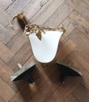 SUSPENSION de style Louis XVI en verre opalin blanc et laito…