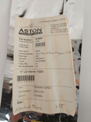un ticket de caisse au dos d'un sac de courses