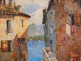une peinture à l'huile représentant une femme marchant dans une rue au bord d'un plan d'eau