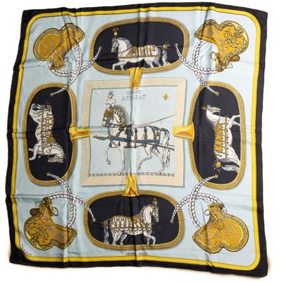 HERMES, Paris - Grand apparat Carré en twill de soie imprimé…