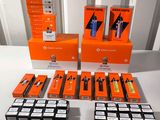 une image représentant un ensemble d'appareils électroniques posés sur une table