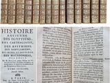 un livre ouvert contenant plusieurs livres