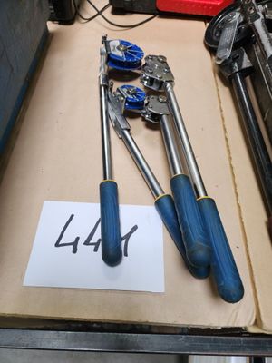 tout un tas d'outils qui traînent dans une boîte