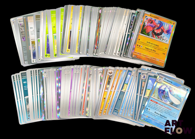 beaucoup de cartes Pokémon posées ensemble sur la table