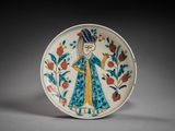 une image représentant une assiette décorative sur laquelle figure une femme en robe bleue